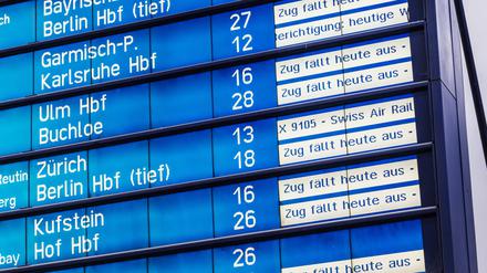 Anzeigetafel im Hauptbahnhof München im November 2023.