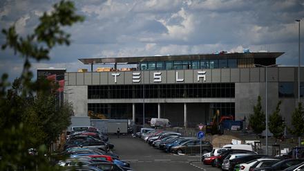In der Tesla-Gigafactory in Grünheide, Brandenburg, soll ein preisgünstiges E-Auto für 25.000 Euro in Planung sein. (Archivfoto)