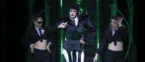 Auch die US-amerikansiche Queen Daya Betty nahm an der Show teil, deren Handlung an Matrix angelehnt war. 