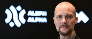 ARCHIV - 28.08.2023, Baden-Württemberg, Heilbronn: Jonas Andrulis der Gründer des KI Unternehmens Aleph Alpha bei einer Pressekonferenz auf dem Bildungscampus Heilbronn. (zu dpa: KI-Start-up Aleph Alpha erhält halbe Milliarde von Investoren) Foto: Bernd Weißbrod/dpa +++ dpa-Bildfunk +++
