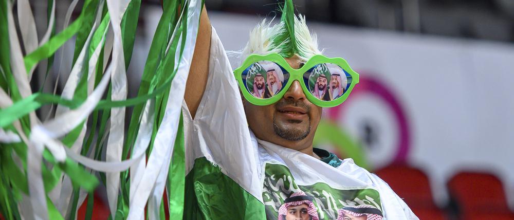 Neue Fans für den Handball. Ein Anhänger des Nationalteams von Saudi-Arabien.  