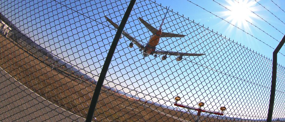 Flugzeug im Landeanflug (Symbolbild).