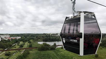 Eine Gondel über dem Kienberg in Berlin. In Potsdam stößt der Seilbahn-Vorschlag auf wenig Begeisterung.