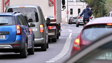 An der Kreuzung Behlertstraße/Kurfürstenstraße.
