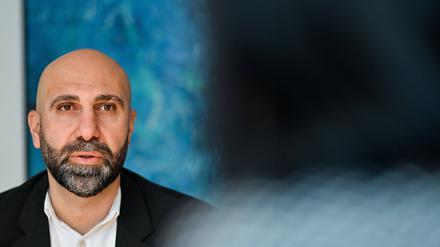 Seit über 15 Jahren berät Ahmad Mansour schwerpunktmäßig in Sachen Prävention von muslimischem Extremismus und Antisemitismus 