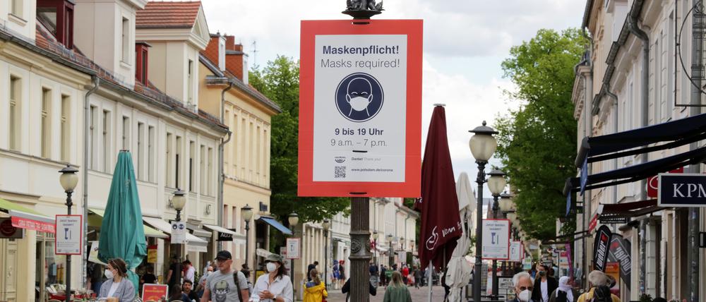 Öffnungen nach Corona-Notbremse. Brandenburger Strasse Potsdam.