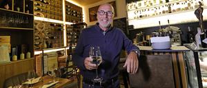 Weinbar "Pino and friends", Luisenplatz Potsdam, Inhaber und Gastgeber, Pino Riolo
