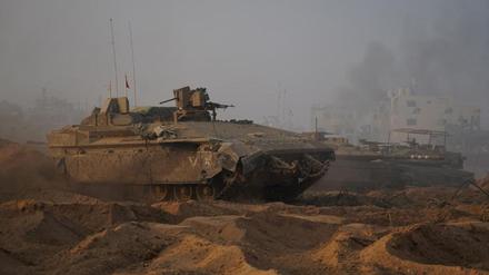 Israeli soldiers and military vehicles take position inside the Gaza Strip, amid the ongoing ground operation of the Israeli army against Palestinian Islamist group Hamas, according to the Israeli Defense Forces (IDF), in this handout picture obtained by Reuters on November 7, 2023. Israeli Defense Forces/Handout via REUTERS THIS IMAGE HAS BEEN SUPPLIED BY A THIRD PARTY