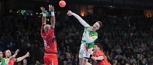 Lasse Andersson (helles Trikot) klagte zuletzt über Rückenprobleme.