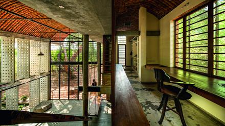 Das „Wall House“ von Anupama Kundoo vereint organische und durchlässige Materialien. Das Bild ist aus dem Jahr 2000.