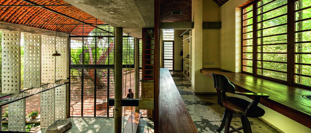 Das „Wall House“ von Anupama Kundoo vereint organische und durchlässige Materialien. Das Bild ist aus dem Jahr 2000.