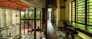 Das „Wall House“ von Anupama Kundoo vereint organische und durchlässige Materialien. Das Bild ist aus dem Jahr 2000.