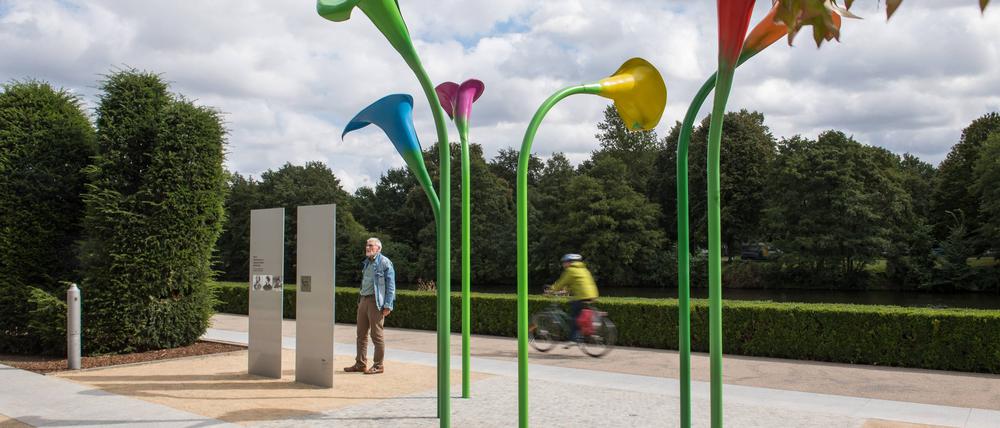 Ein Denkmal für die erste homosexuelle Emanzipationsbewegung am Magnus-Hirschfeld-Ufer in Berlin. Die queere Geschichte der Stadt wird in der „BerlinHistory-App“ differenziert dargestellt.