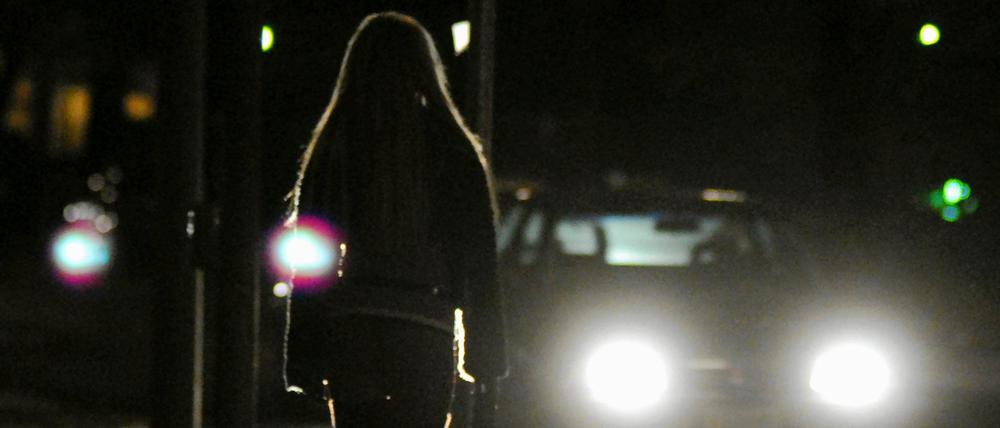 Eine Prostituierte in der Kurfürstentrasse.