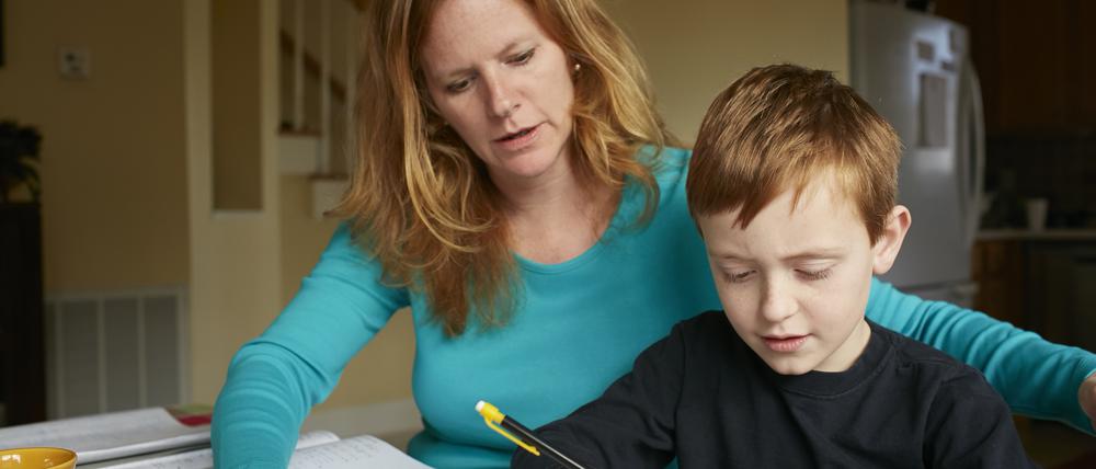 Im besten Fall können Eltern die Versäumnisse der Schulen zu kompensieren versuchen.