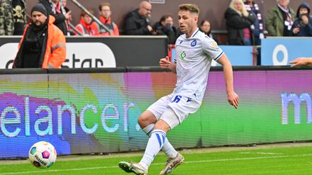 Leon Jensen vom Karlsruher SC freut sich auf die Rückkehr in sein Lieblingsstadion.