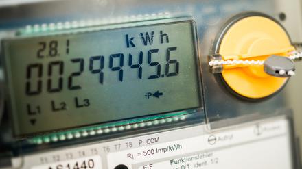 Display eines elektronischen Stromzähler in einem privaten Haushalt.