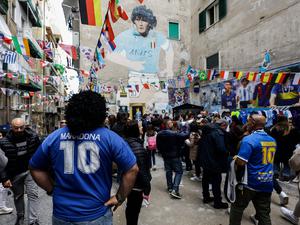 In Neapel ist El Pibe de oro, der Goldjunge, immer noch allgegenwärtig, doch die zentrale Pilgerstätte sind die Murales Maradona in den Quartieri Spagnoli.