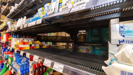 Einige Produkte in den Supermarktregalen fehlen aufgrund der anhaltenden Streiks.