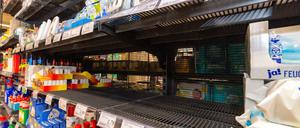 Einige Produkte in den Supermarktregalen fehlen aufgrund der anhaltenden Streiks.