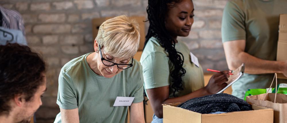 Die Generationenzugehörigkeit spielt beim Ehrenamt kaum eine Rolle – Einkommen und Bildungsstand sehr wohl.