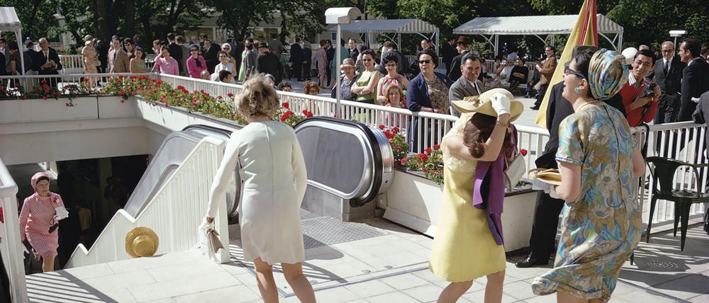 Joel Meyerowitz: New York City, 1963. Wieder hat Meyerowitz den richtigen Augenblick abgepasst.