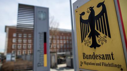 Außenansicht vom Bundesamt für Migration und Flüchtlinge (BAMF) in Nürnberg (Archivbild).