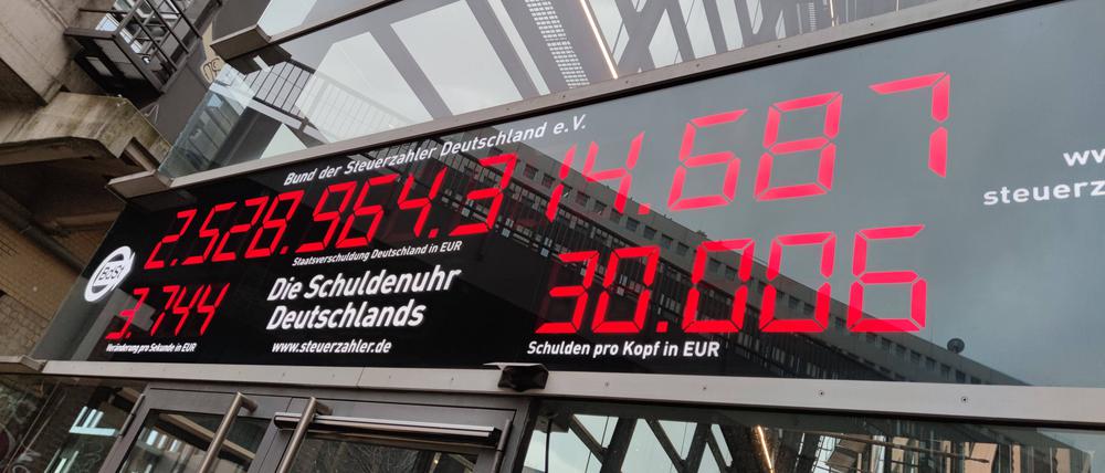 Die Schuldenuhr tickt.