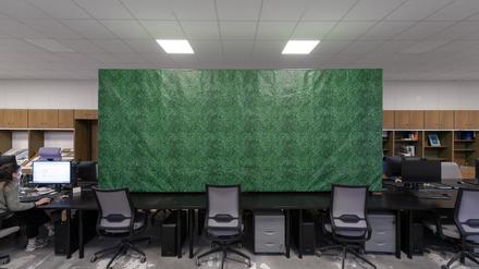 BILLIE CLARKEN
Suspension of Disbelief, 2022
UV printing on PVC, plywood, 196 × 455 × 50 cm (Courtesy of the Artist) 
