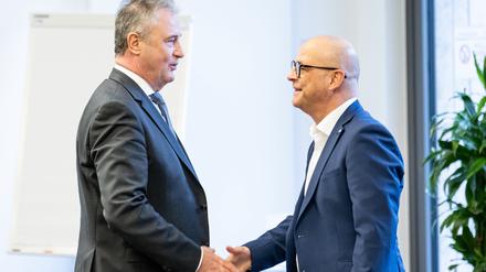 09.11.2023, Hannover: Claus Weselsky und Martin Seiler kommen zum Auftakt der Tarifverhandlungen zwischen der Deutschen Bahn und der GDL.