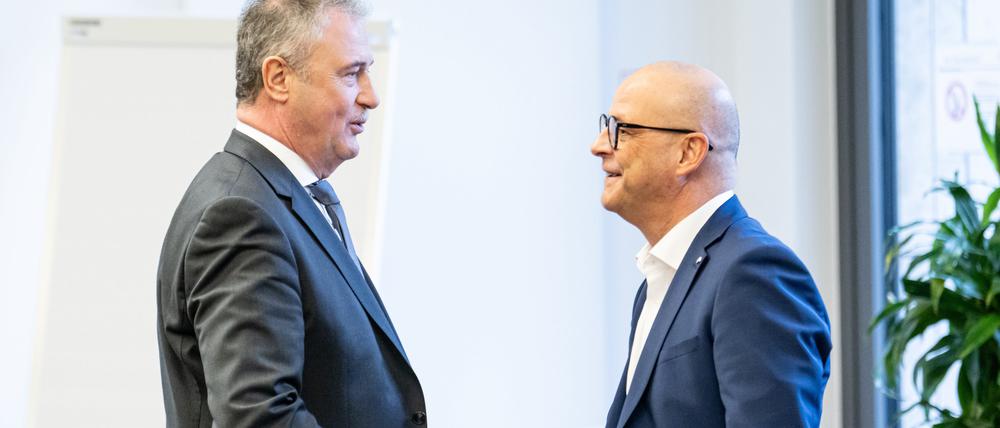 09.11.2023, Hannover: Claus Weselsky und Martin Seiler kommen zum Auftakt der Tarifverhandlungen zwischen der Deutschen Bahn und der GDL.