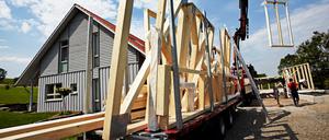 Fertigbau, Fertighaus, Holzhaus, Holzbau, Baustelle