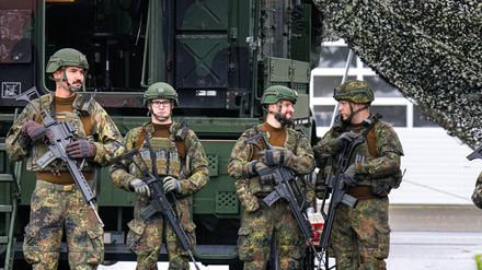 Bundeswehrsoldaten mit Maschinengewehr, Datum unbekannt.