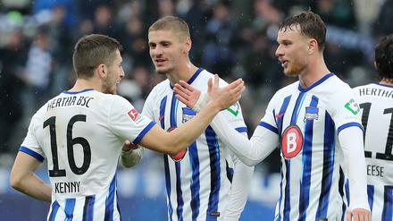 Pascal Klemens (rechts) könnte gegen den KSC mit Marton Dardai (Mitte) wieder dei Doppelsechs bilden.