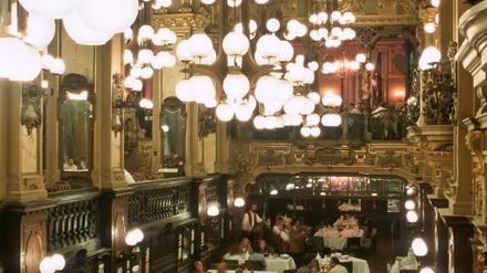 Budapest, Cafe New York um 1995 - Budapest, Cafe New York around 1995 *** Budapest, Cafe New York around 1995 Budapest, Cafe New York around 1995
belleepoque1109