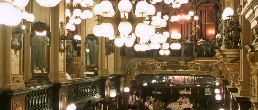 Budapest, Cafe New York um 1995 - Budapest, Cafe New York around 1995 *** Budapest, Cafe New York around 1995 Budapest, Cafe New York around 1995
belleepoque1109