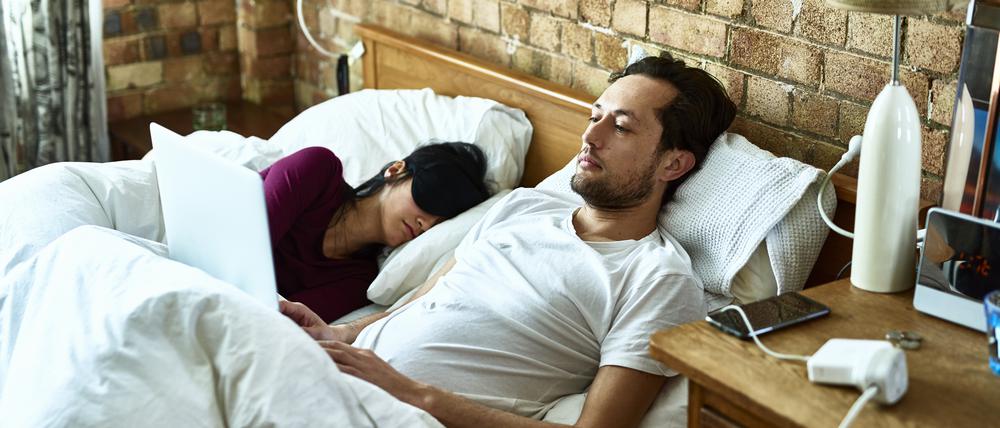 Nur das Schweigen verbindet sie.