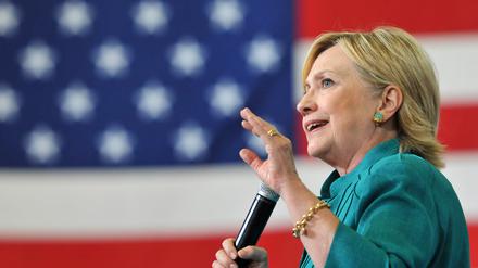 Trump kündige seine diktatorischen Tendenzen bereits an, sagte Clinton.
