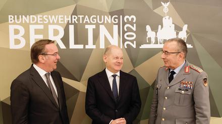 Auf ein Wort: Verteidigungsminister, Kanzler, Generalinspekteur – sie müssen liefern. 