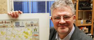 Der Kartograf und Historiker Gerd Gauglitz in seinem Atelier in Kreuzberg.