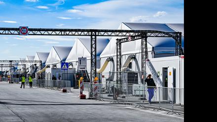 Im Ankunftszentrum Tegel bleiben viele Ukrainer wochenlang.