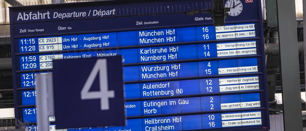 Zahlreiche Verspätungen im Hauptbahnhof Stuttgart am 28.10.2023.