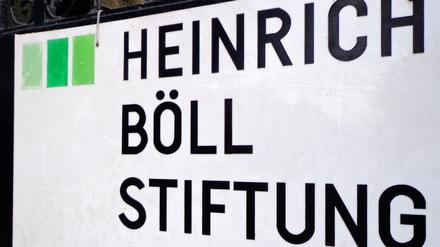 Schild am Eingang der Heinrich-Böll-Stiftung