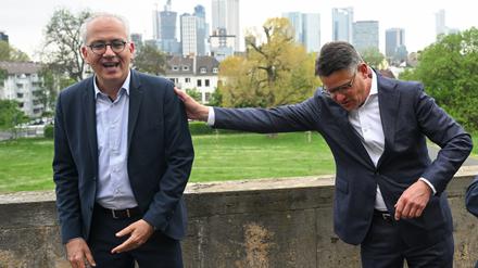 Boris Rhein (r.) wirft die hessischen Grünen um Tarek Al-Wazir aus der Regierung.