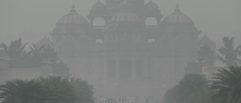 Der Akshardham Tempel in der aktuellen Smog-belasteten Luft.