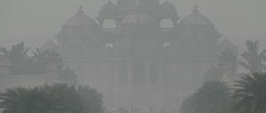 Der Akshardham Tempel in der aktuellen Smog-belasteten Luft.
