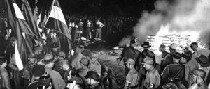 Auch die Romane Georg Hermanns wurden im Zuge der Bücherverbrennungen des Jahres 1933 auf dem Opernplatz in die Flammen geworfen.