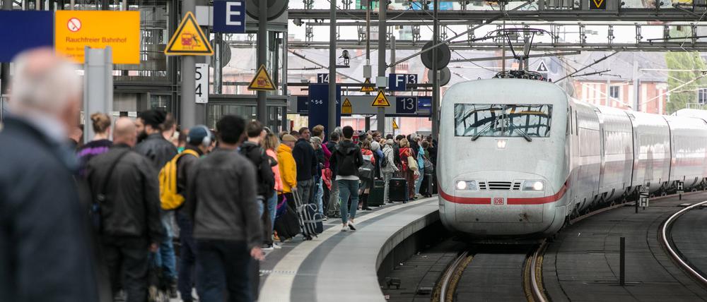 Der Notfall-Fahrplan soll insgesamt mit 140 statt 700 Zügen weniger als 20 Prozent der planmäßigen Zugverbindungen vorsehen.