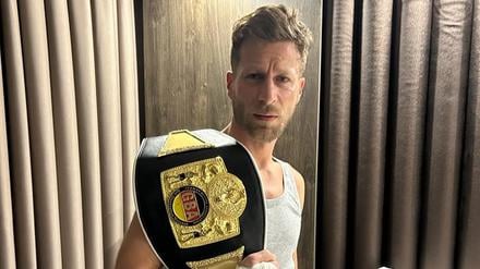 Sein erster Gürtel. Mardenli und sein Arbeitsnachweis.