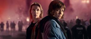 Luise (Lea Drinda, r.) und ihre Mutter, Kommissarin Catrin Kogan (Franziska Weisz).